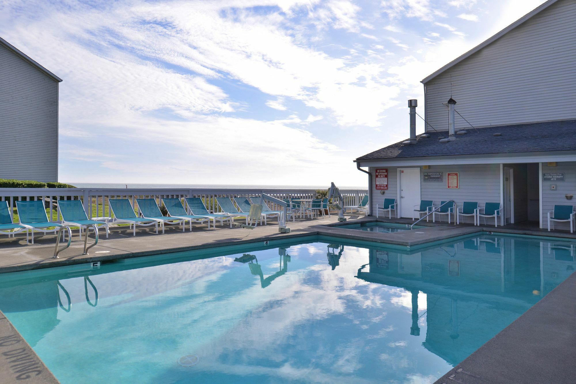 Beachfront Inn Brookings Exterior photo